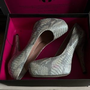 Vince camuto silver snake print heels.